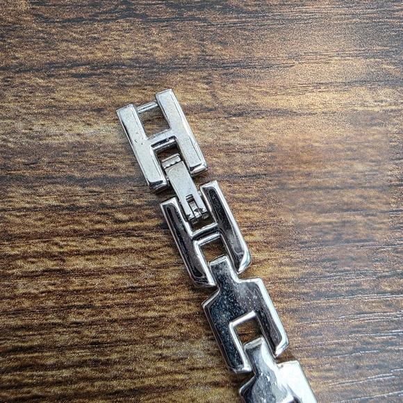 Disney Winnie The Pooh And Piglet Silver Stainless Steel Watch - Picture 5 of 6